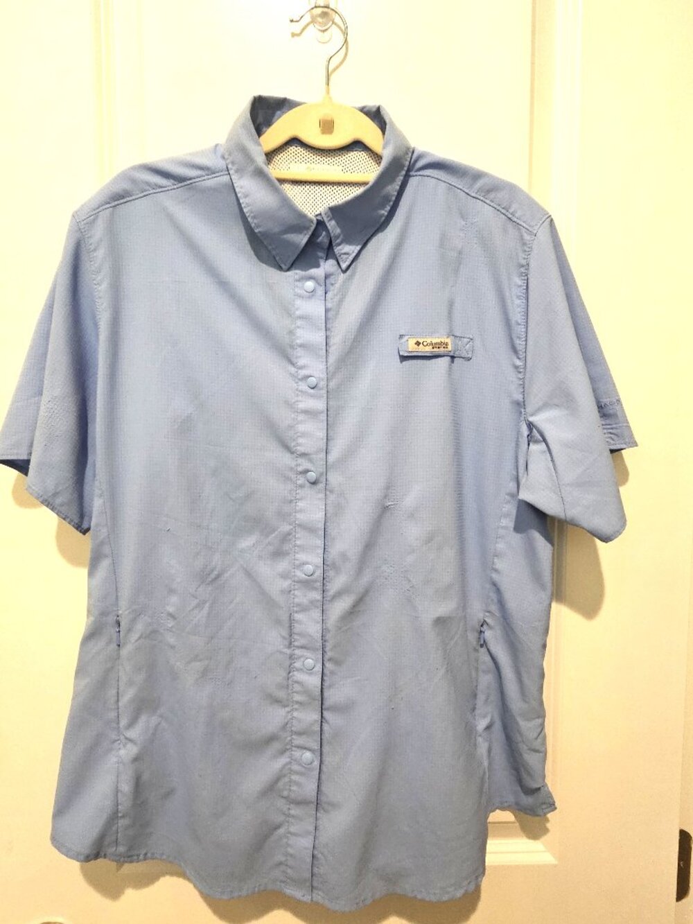 Columbia soft lt blue blouse, XL